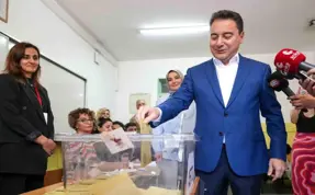 DEVA Partisi Genel Başkanı Ali Babacan oyunu kullandı