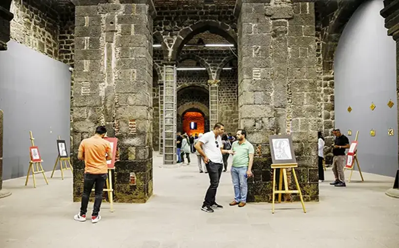 18 yaşında resim sergisi açtı