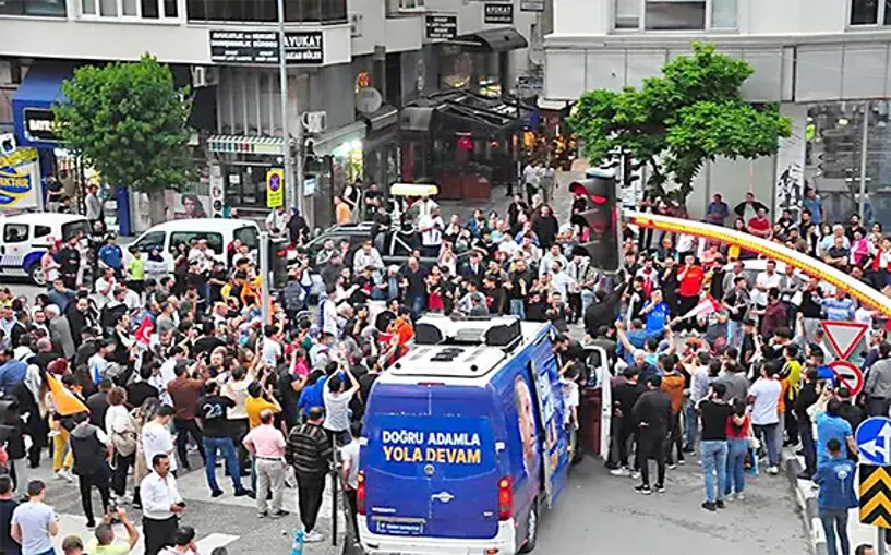 Yurt genelinde seçim sonucu kutlamaları