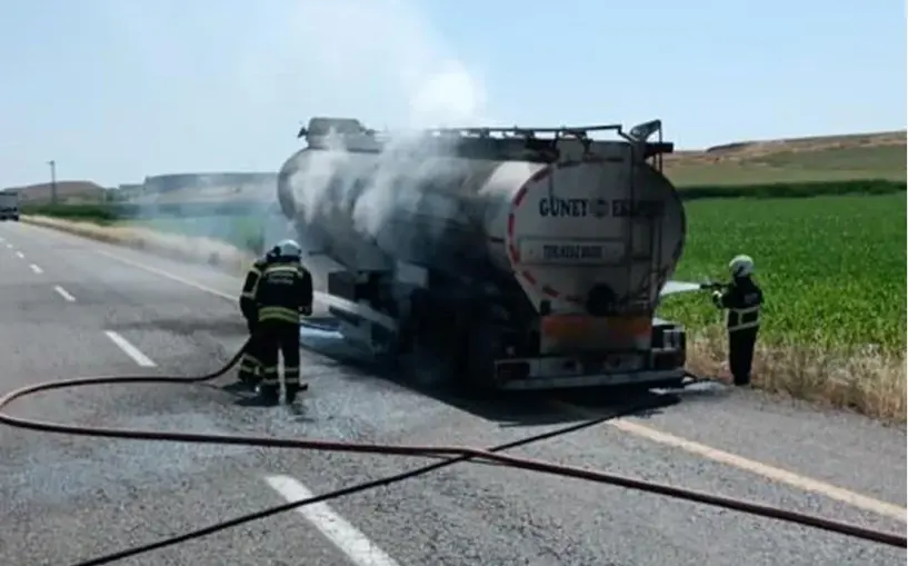 Diyarbakır'da faciadan dönüldü: Yakıt yüklü tanker alev aldı