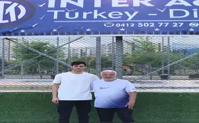 Genç futbolcu kendisini yetiştiren hocasını unutmadı