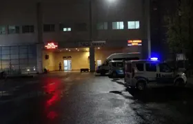 (Video) Malatya'da ağır hasarlı binanın duvarı çöktü