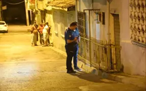 İzmir'de kavgaya müdahale eden polis memuru silahla yaralandı