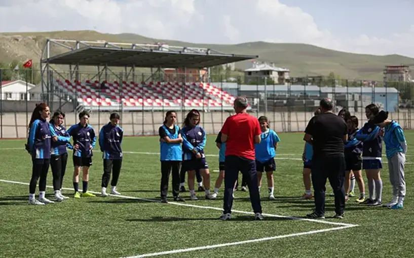 Vanlı kadın futbolcular 2. lig hedefine odaklandı