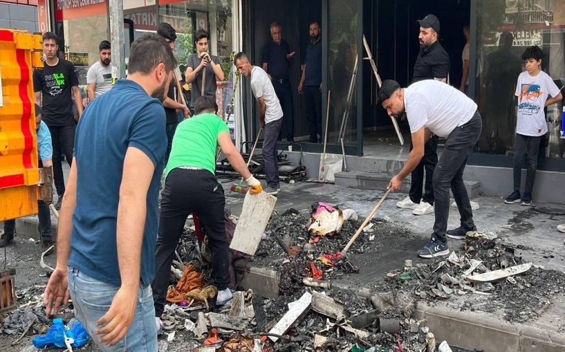 (Video) Yangın mağazayı küle çevirdi