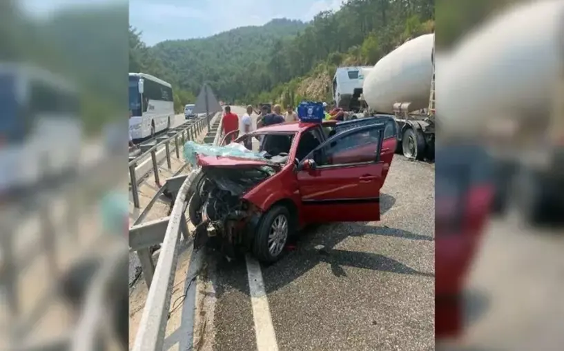 Muğla'da otomobil beton mikserine çarptı, 1 kişi öldü, 1 kişi yaralandı