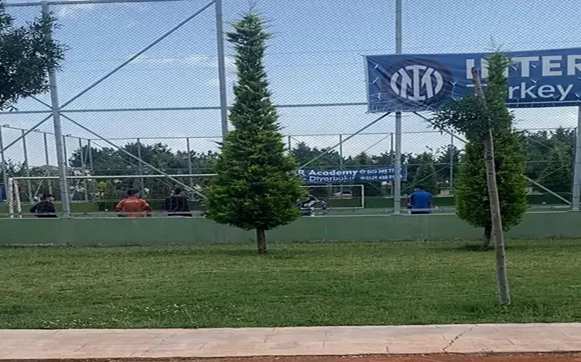 Spor kulübü , futbol sahasını kullandığı parkı yaşanılabilir hale getirdi