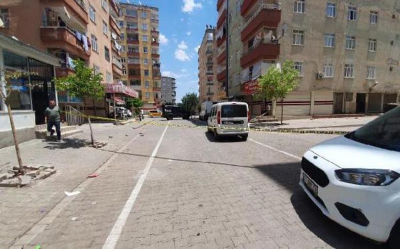 Diyarbakır'da 'yan baktın' kavgası: 1'i ağır, 3 yaralı