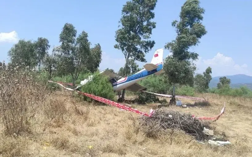 İzmir'de özel uçak düştü