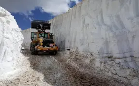 Haziran ayında 7 metre kar var!