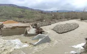 Karabük'te şiddetli yağış toprak kaymasına neden oldu