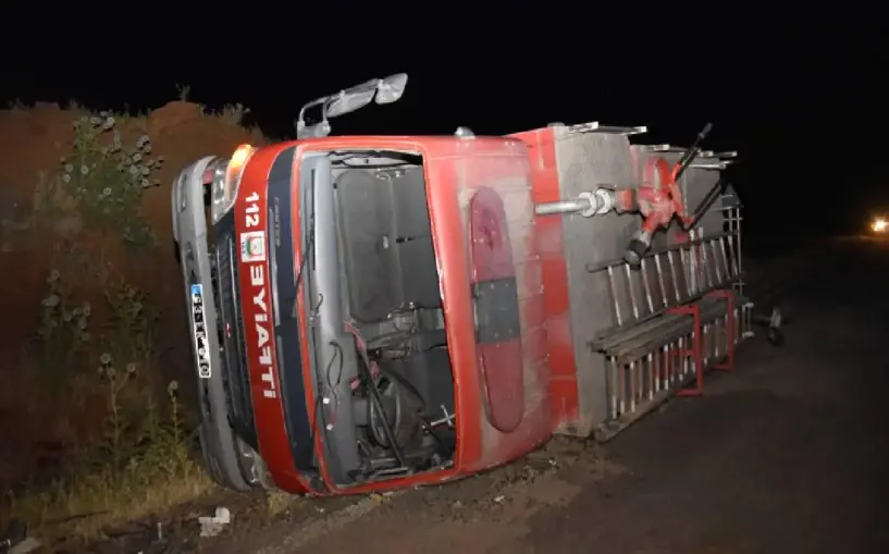 Şanlıurfa’da itfaiye aracı devrildi: 3 yaralı