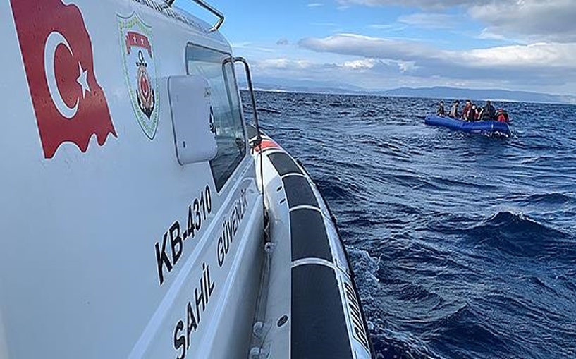 (Video) Düzensiz göçmenleri kurtarma operasyonları sürüyor