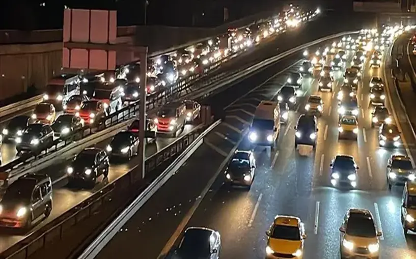 (Video) Tatil dönüşü D-100 kara yolunun Karabük kesiminde yoğunluk