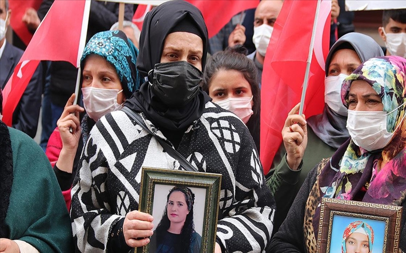 Diyarbakır’da bir aile daha oturma eylemine katıldı