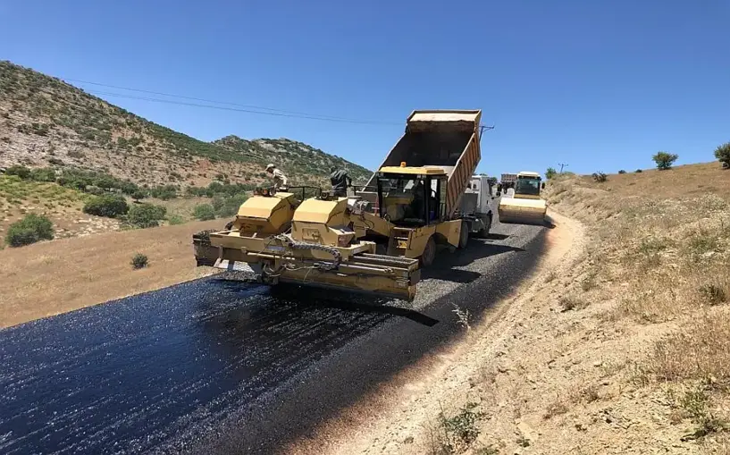 Diyarbakır'da kırsal mahallelerde yol çalışması yapılıyor