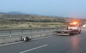 Amasya'da motosiklet devrildi, 1 kişi öldü, 2 kişi yaralandı