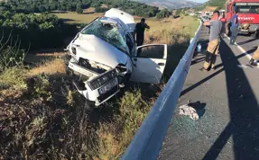 Bingöl'de otomobil takla attı: 1 ölü, 2 yaralı