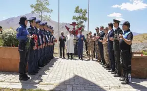 Van'daki uçak kazasında şehit olan 7 emniyet mensubu anıldı