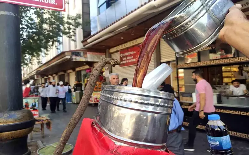 Video - Diyarbakır’da kavurucu sıcaklar için ‘meyan şerbeti’, meyan şerbeti faydaları nedir?