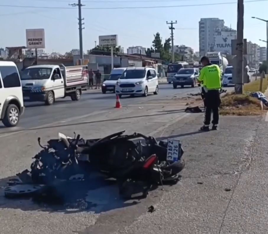 (Video) Mersin'de motosikletli 2 gencin feci ölümleri kamerada