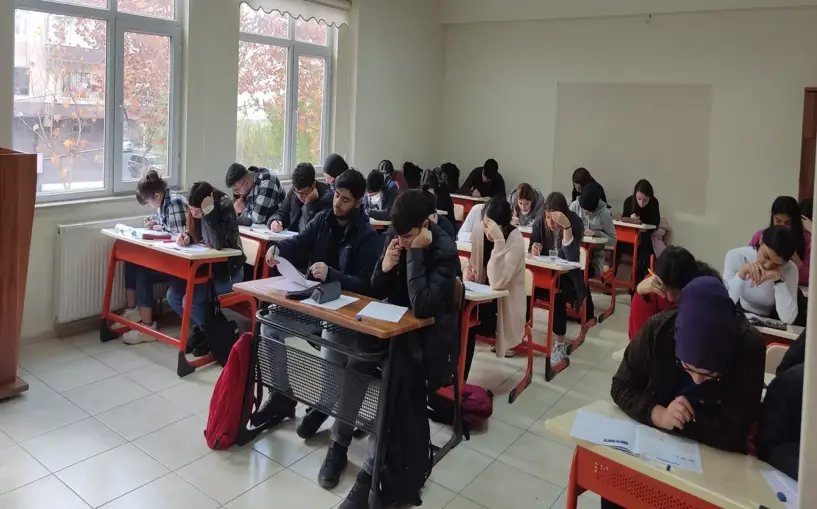 Bağlar Belediyesi’nden üniversite adaylarına ücretsiz TYT-AYT kurs ve YKS tercih hizmeti