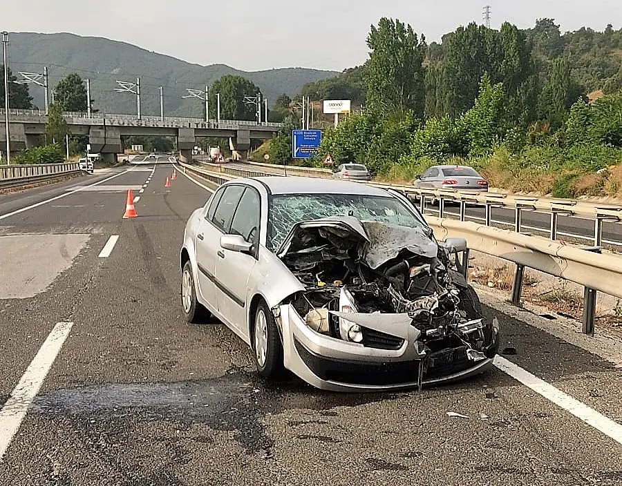 Bilecik'te işçi servisi devrildi, 11 kişi yaralandı