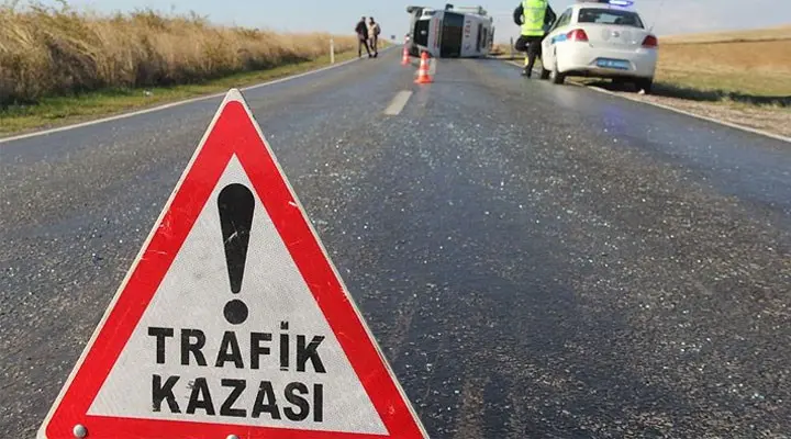 Sinop'ta 3 aracın karıştığı trafik kazasında 2 kişi yaralandı