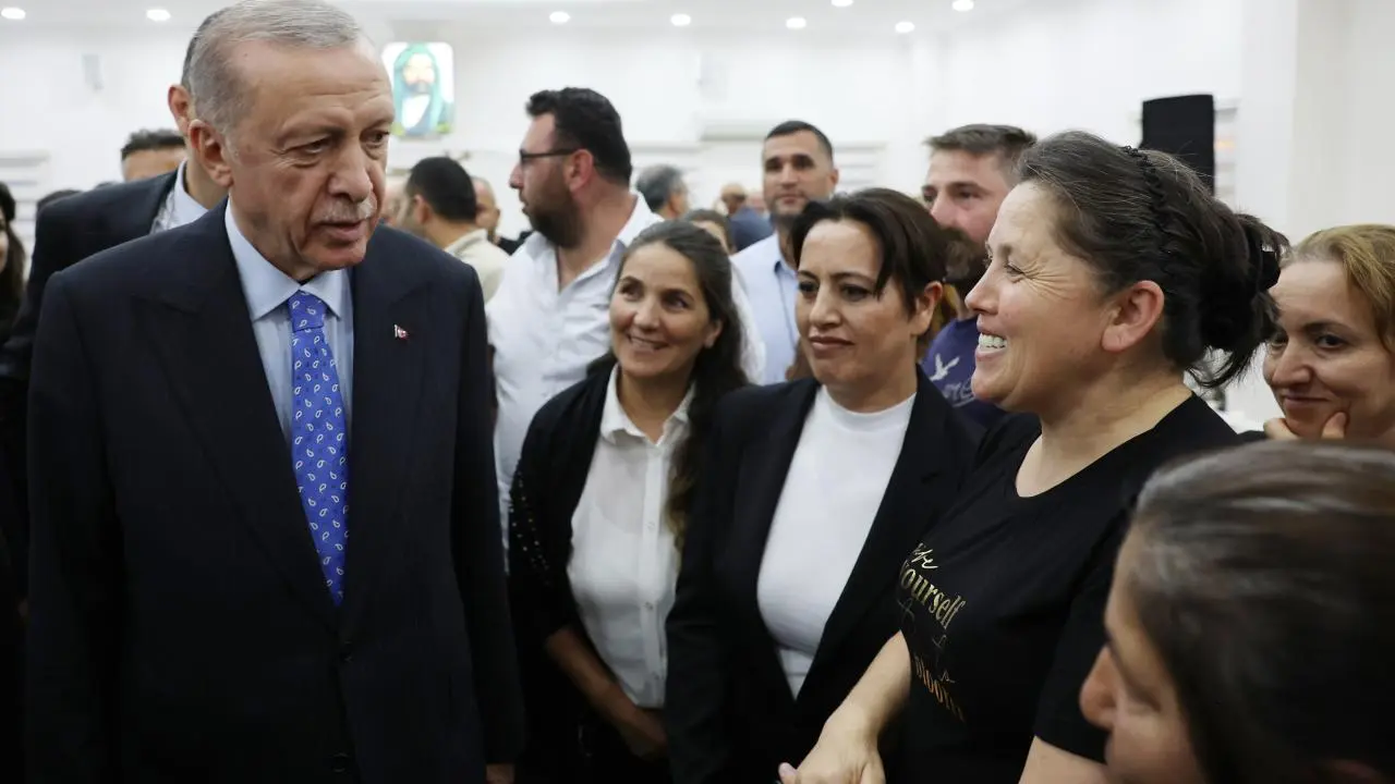 Cumhurbaşkanı Erdoğan Pendik'teki cemevinde muharrem ayı iftarına katıldı 