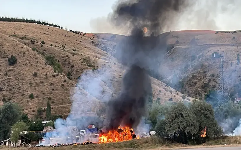 Ankara'da saman yüklü kamyon yandı