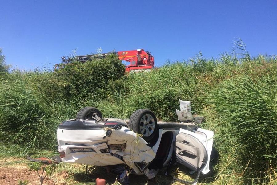 Adıyaman'da şarampole devrilen otomobildeki 1 kişi öldü, 2 kişi yaralandı