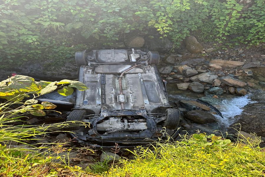 Rize'de otomobil köprüden düştü, 1 ölü, 1 yaralı