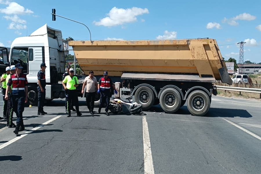 Tekirdağ'da hafriyat kamyonuyla çarpışan motosikletin sürücüsü öldü