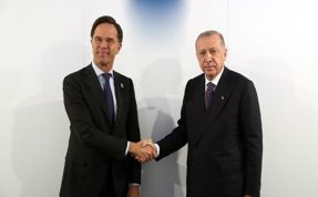 (Video) Erdoğan, Rutte ile telefon görüşmesi gerçekleştirdi