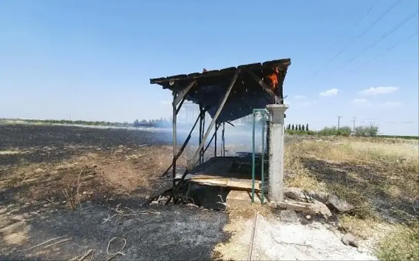 Kulübede çıkan yangın tarlaya sıçradı; 10 dönümdeki buğday yandı