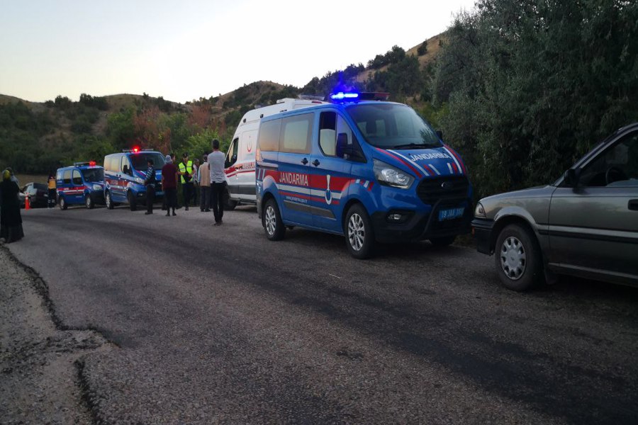 Çorum'da yol kenarında kadın cesedi bulundu