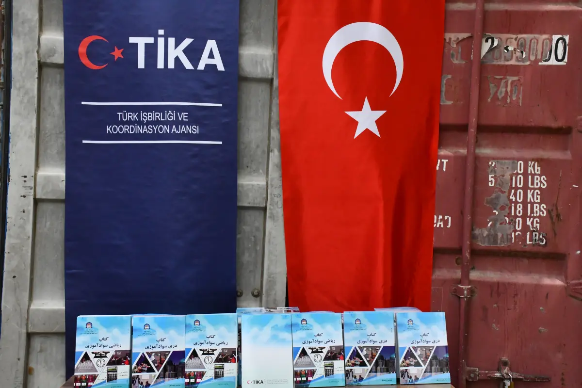 TİKA'dan Herat'ta eğitime kitap desteği