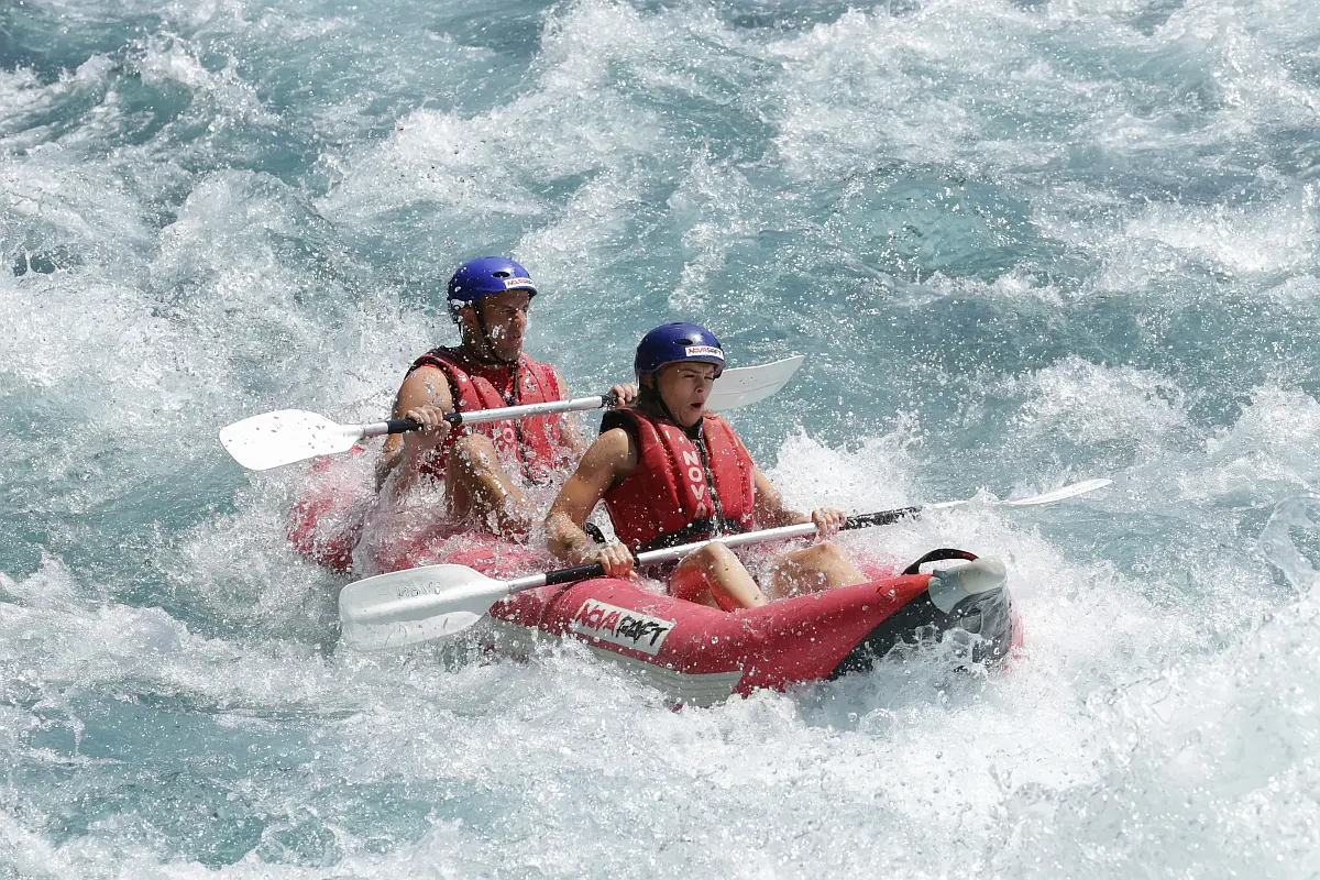 Adrenalin tutkunları Köprüçay'da rafting heyecanı yaşıyor