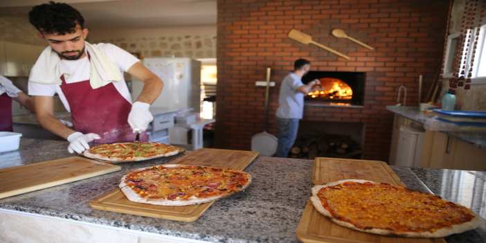 Odun ateşinde pizza yapılan Süryani köyleri lezzet durağı oldu