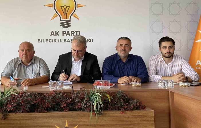 AK Parti heyeti muhtarlarla bir araya geldi