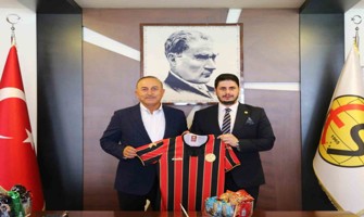 Mevlüt Çavuşoğlu’ndan, Eskişehirspor’a ziyaret