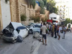 Antalya'da beton mikseri 11 araca çarparak durabildi