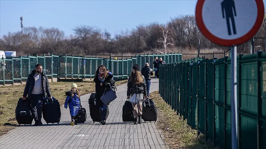 Ukraynalılar akın akın Polonya'ya geçiyor, 14 milyonu aşkın Ukraynalı geçti