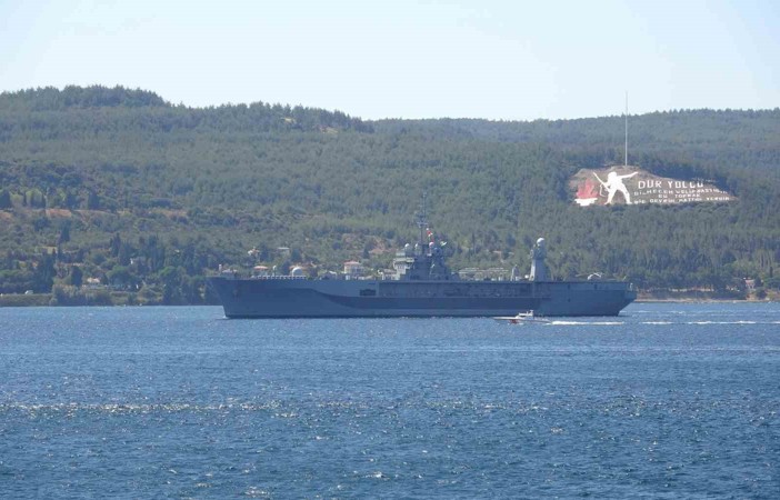 ABD’nin amiral gemisi ’USS Mount Whitney’, Çanakkale Boğazı’ndan geçti