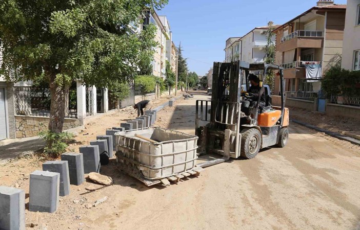 Karaman Belediyesinde kaldırım çalışmaları devam ediyor