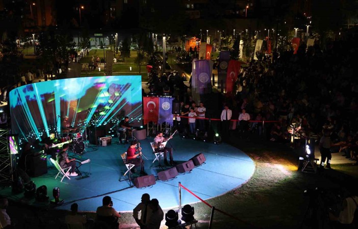 Talas’ın Muhteşem Meydanı’nda Muhteşem Konser