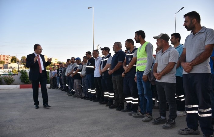 Vali Kızılkaya belediyenin temizlik personeliyle bir araya geldi