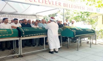 Anne, baba ve kardeşinin tabutuna sarılıp ağladı