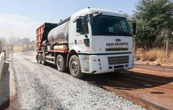 Uşak Belediyesi asfalt çalışmalarına hız kesmeden devam ediyor