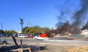 (Video) Yeni aldığı otomobili alev alev yandı, gözyaşlarını tutamadı